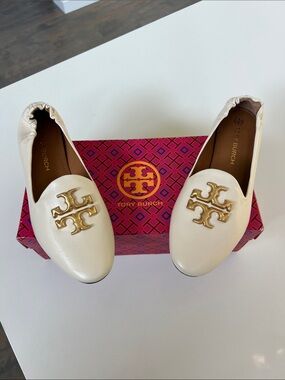 Tory Burch logo ballet flats almond flour ivory cream color gold tone hardware 7